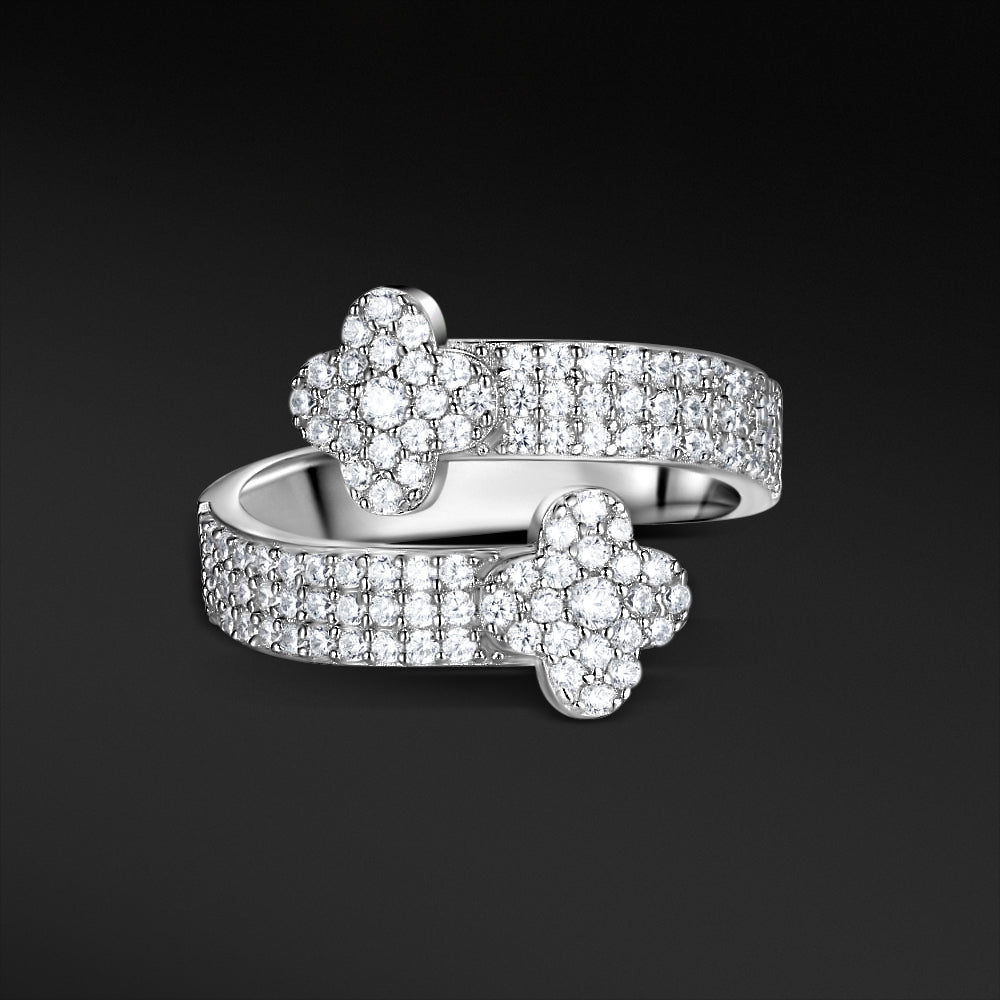 "Moissanit umarmender Kleeblatt-Ring - Silber